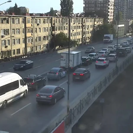 Bakının bir sıra yollarında tıxac yaranıb - SİYAHI