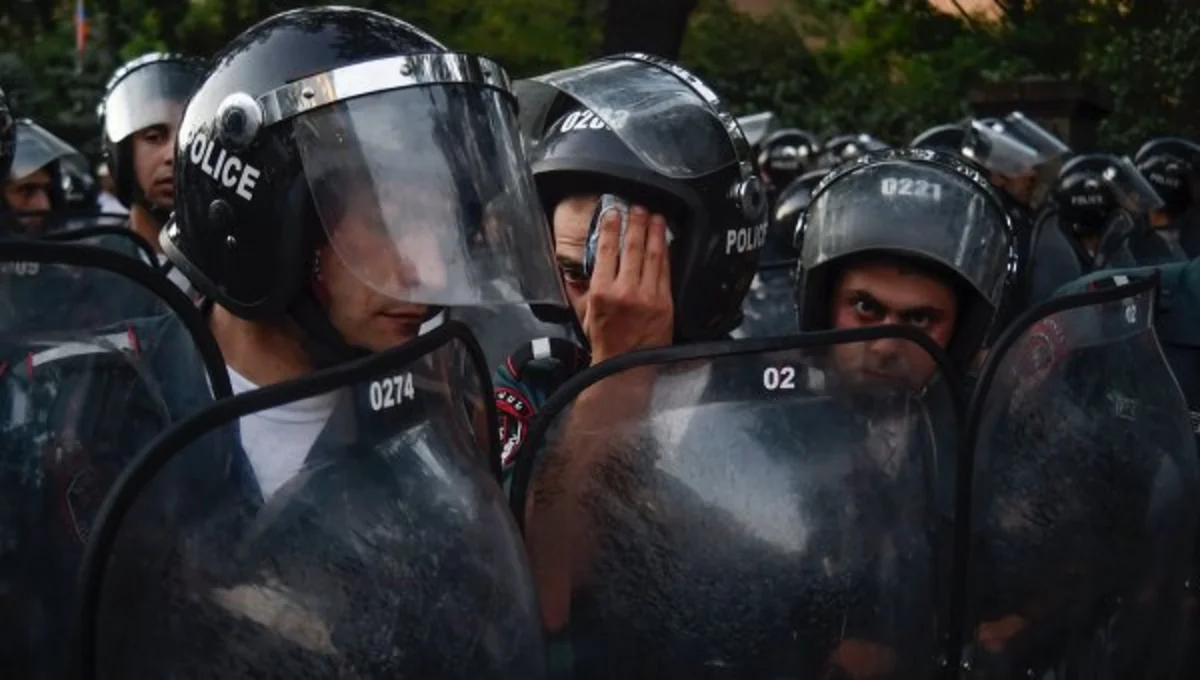 Yerevanda polis etiraz aksiyasını güc tətbiq edərək dağıdıb: 48 nəfər saxlanılıb