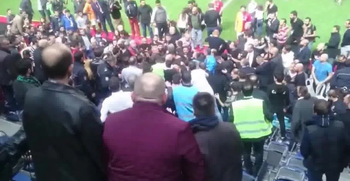 ​Türkiyə derbisində dava düşüb