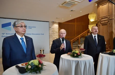Dövlət başçılarının “Valday” Beynəlxalq Diskussiya Klubunun XVI illik iclasının iştirakçıları ilə qeyri-formal görüşü olub - FOTO