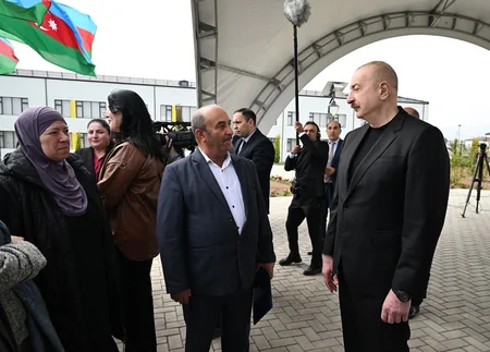 İlham Əliyev və birinci xanım Ağdamın Sarıcalı kəndinin ilk mərhələsinin açılışında iştirak edib - YENİLƏNİB-3