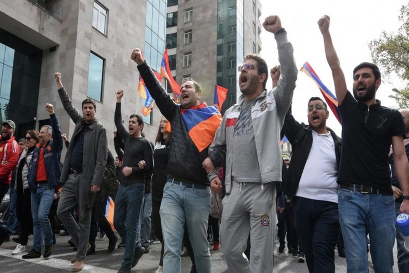 Protest action taking place in front of Armenian parliament, government's resignation demanded