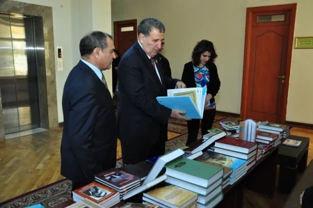 AMEA-nın Ədəbiyyat İnstitutunda son 10 ildə çap olunan biblioqrafiyaların təqdimatı keçirilib