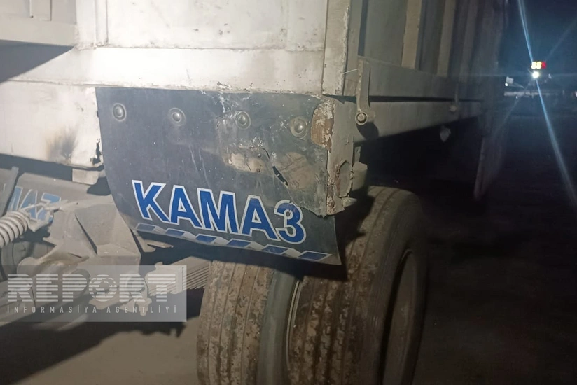 Tovuzda avtomobil “KamAZ”a çırpılıb, sürücü ölüb