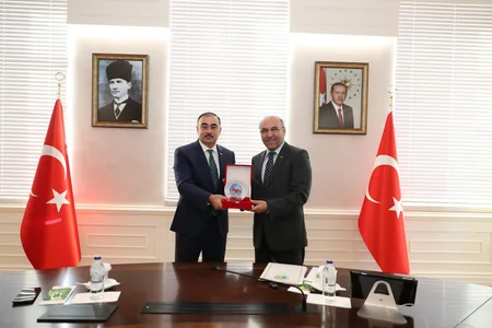 Azərbaycan səfiri İzmirin vali yardımçısı ilə təhsil sahəsində əməkdaşlığı müzakirə edib