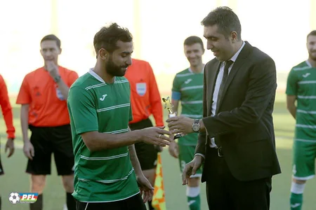 Peşəkar Futbol Liqası Zaqatala klubunun futbolçusunu mükafatlandırıb
