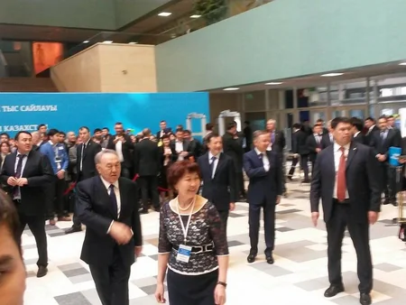 ​Nursultan Nazarbayev prezident seçkilərində səs verib - FOTO