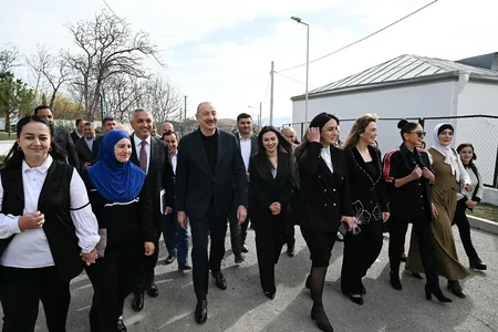 Prezident və birinci xanım Ağdərənin Həsənriz kəndində sakinlərlə birlikdə Novruz tonqalını alovlandırıblar - YENİLƏNİB