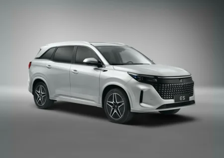 VOLT AVTO arzuları gerçəyə çevirir: DFSK E5 modeli artıq Azərbaycanda