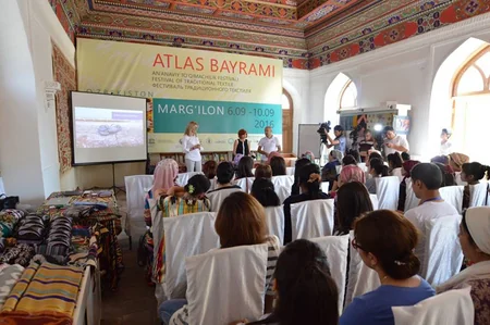 Azerbaijani kalaghai and silk exhibited in Uzbekistan's Atlas Bayrami