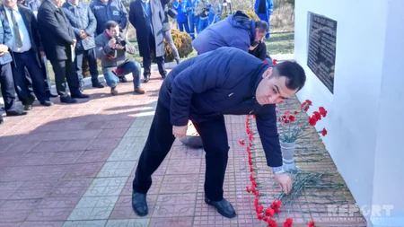 ​Çilov adasında Günəşli yatağındakı özüldə həlak olan və itkin düşən neftçilərin anım mərasimi keçirilib - FOTOREPORTAJ
