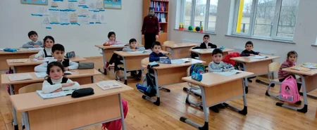 Üzü sipərli müəllimlər, maskalı şagirdlər  - FOTOREORTAJ