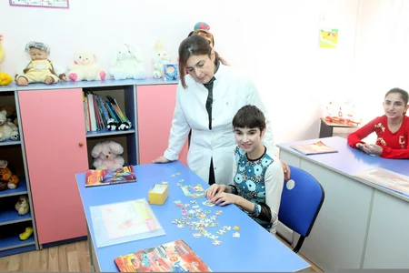 Bu il sosial xidmət müəssisələrindən 12 uşaq yenidən doğma ailələrinə qayıdıb