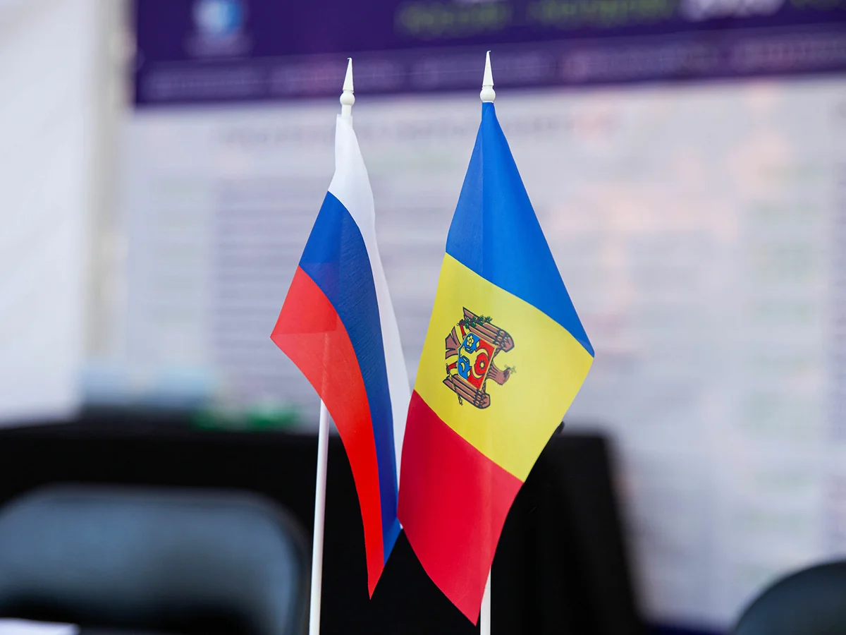 Moldova Rusiya səfirliyinin əməkdaşını ölkədən çıxarıb