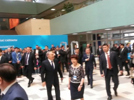 ​Nursultan Nazarbayev prezident seçkilərində səs verib - FOTO