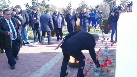 ​Çilov adasında Günəşli yatağındakı özüldə həlak olan və itkin düşən neftçilərin anım mərasimi keçirilib - FOTOREPORTAJ