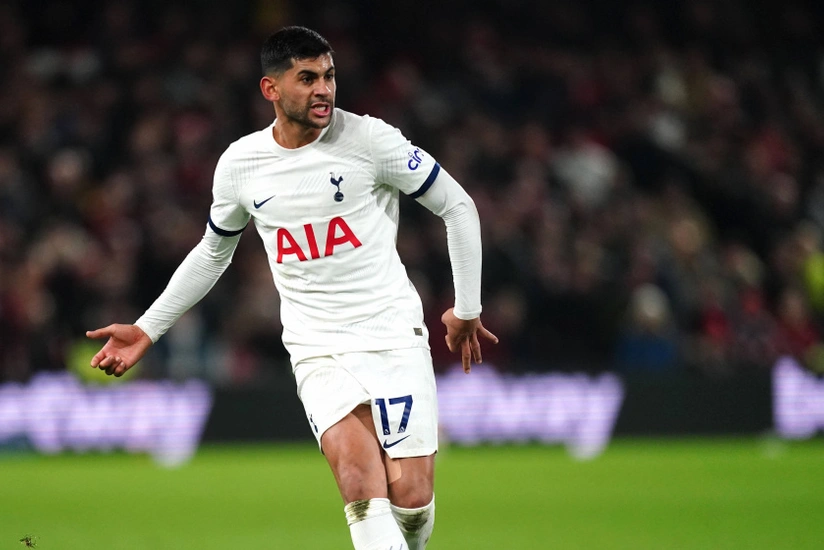 Real və Barselona İngiltərə klubunun müdafiəçisi ilə maraqlanır