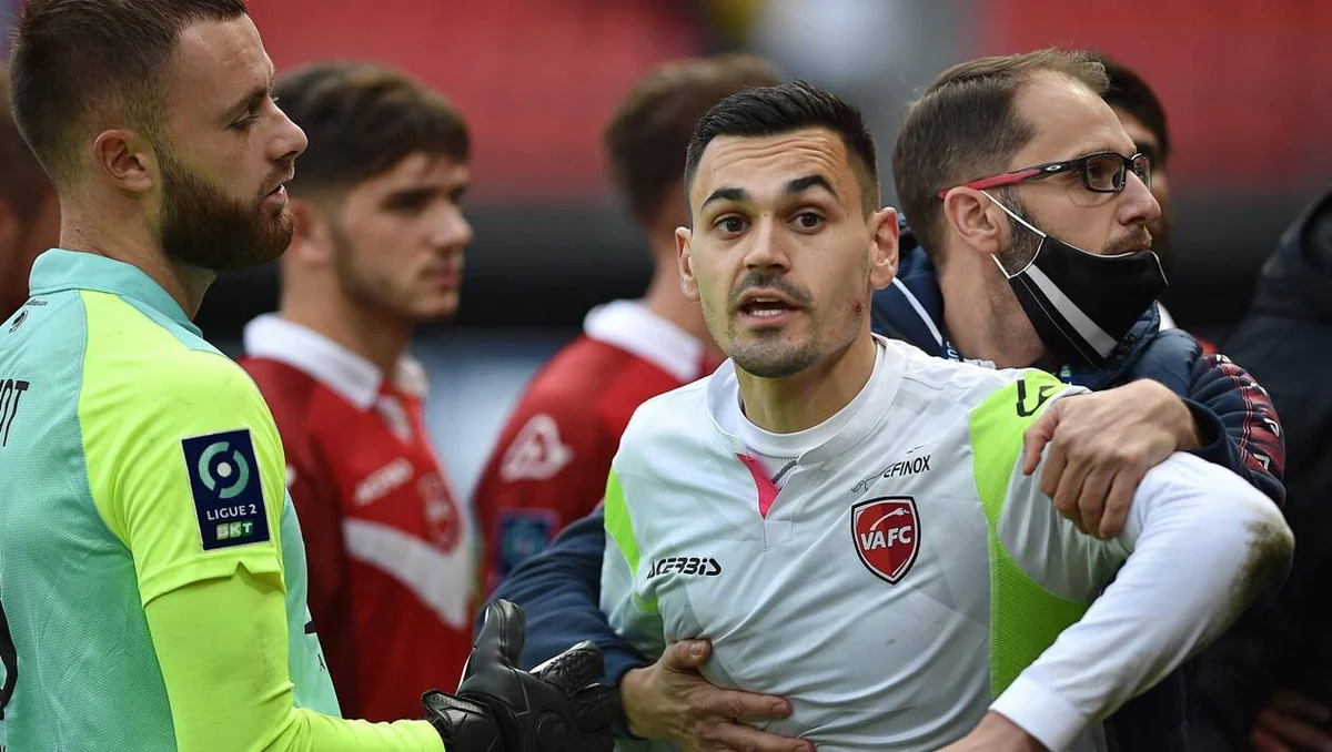 Valenciennes' goalkeeper has face bitten in scuffle