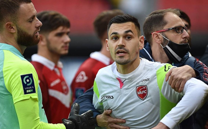 Valenciennes' goalkeeper has face bitten in scuffle