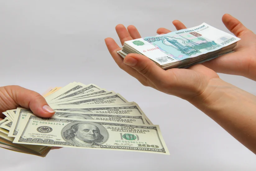 Rusiyada dollar 60 rubldan aşağı düşüb