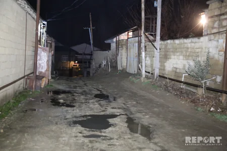 Bakıda su borusu partlayıb, 10 evi su basıb - VİDEO