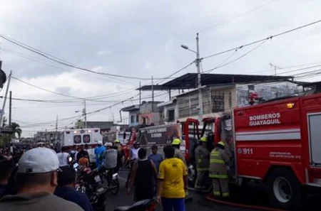Не менее 16 человек погибли при пожаре в клинике для наркозависимых в Эквадоре - ВИДЕО