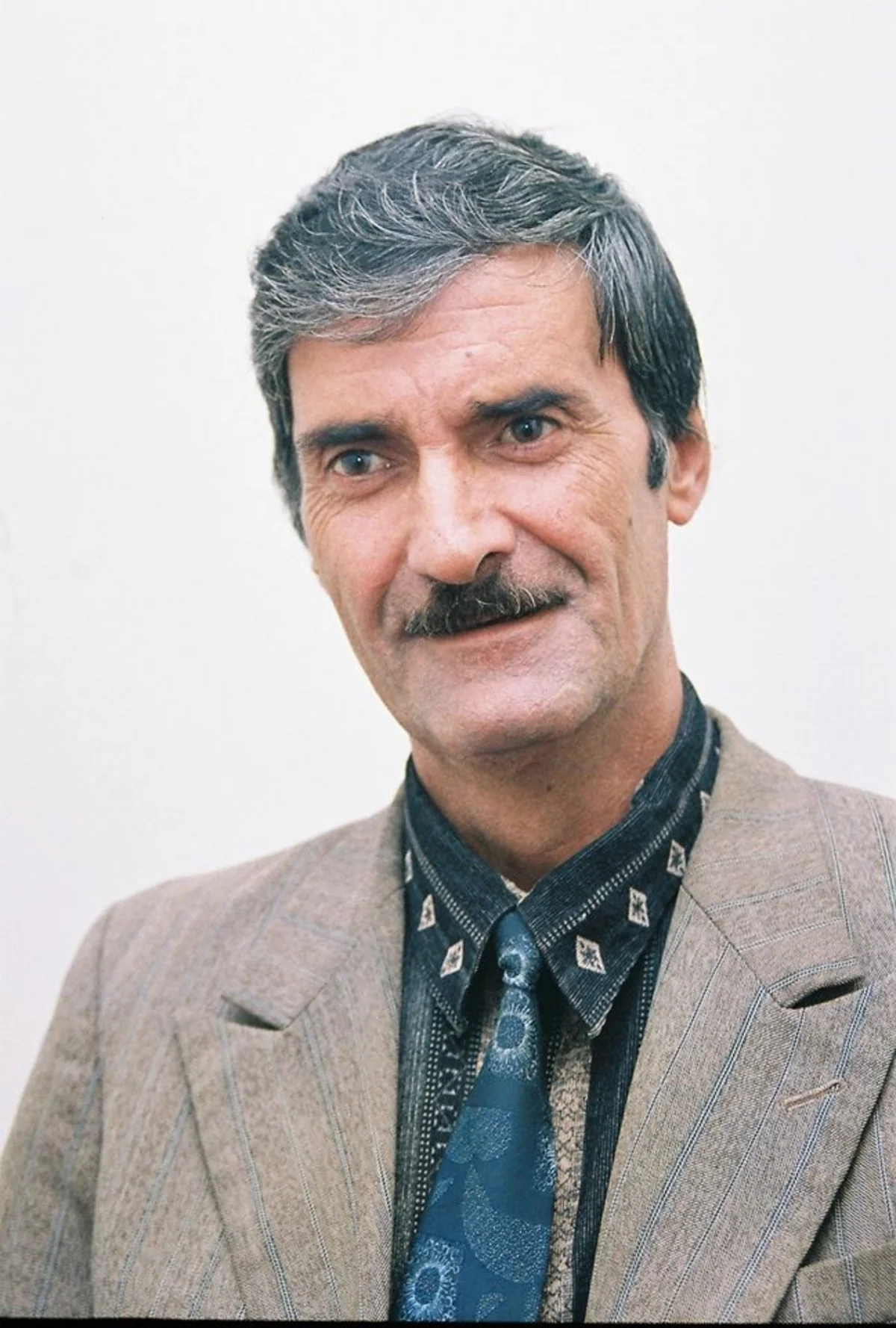 Əməkdar artist Xanlar Muradovun xatirəsi anılacaq