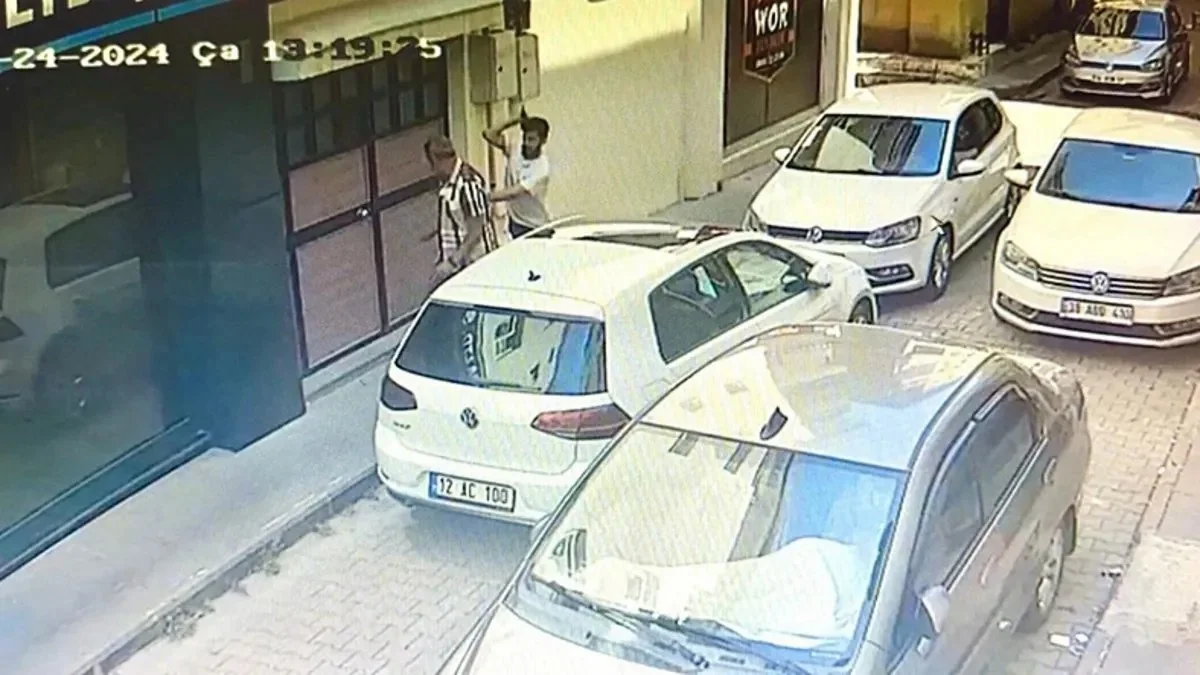 В Стамбуле неизвестный напал на прохожих, двое погибли и семеро получили ранения