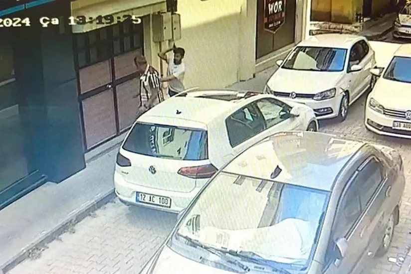 В Стамбуле неизвестный напал на прохожих, двое погибли и семеро получили ранения