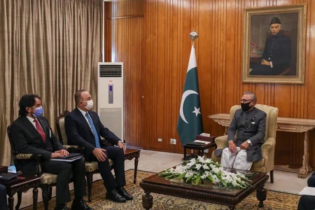 Turkey, Pakistan sign important document on education