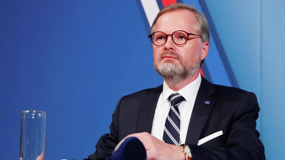 Премьер Чехии: ЕС должен продолжать оказывать военную и финансовую помощь Киеву