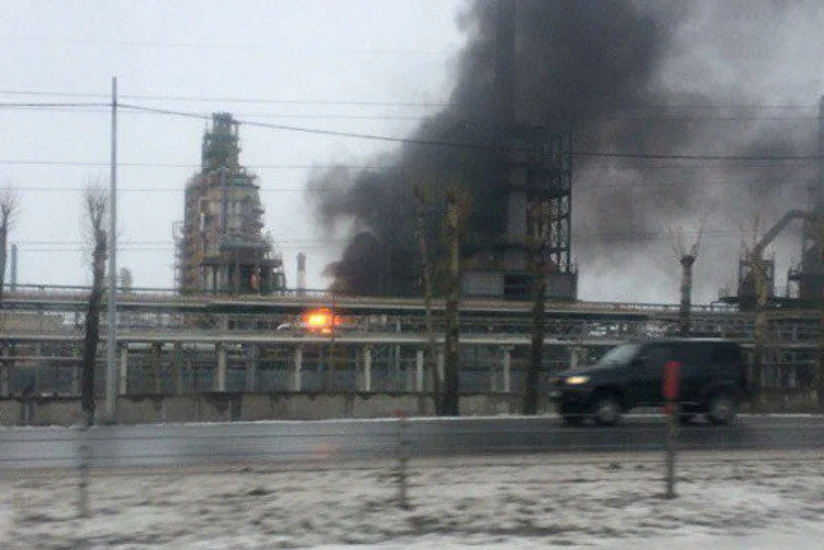 На российском НПЗ начался пожар, погиб один человек, еще один госпитализирован
