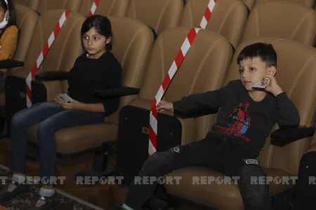 Antrakt bitdi, pərdələr şəhid övladları üçün qalxdı - REPORTAJ