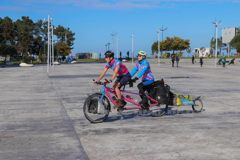 Otuz ölkəyə xeyriyyə velosəyahətinə çıxan britaniyalı Azərbaycana gələcək