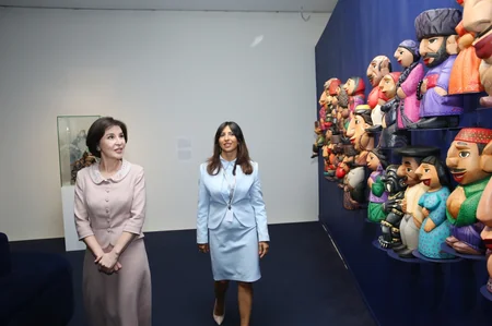 Özbəkistan Prezidentinin xanımı Heydər Əliyev Mərkəzi ilə tanış olub