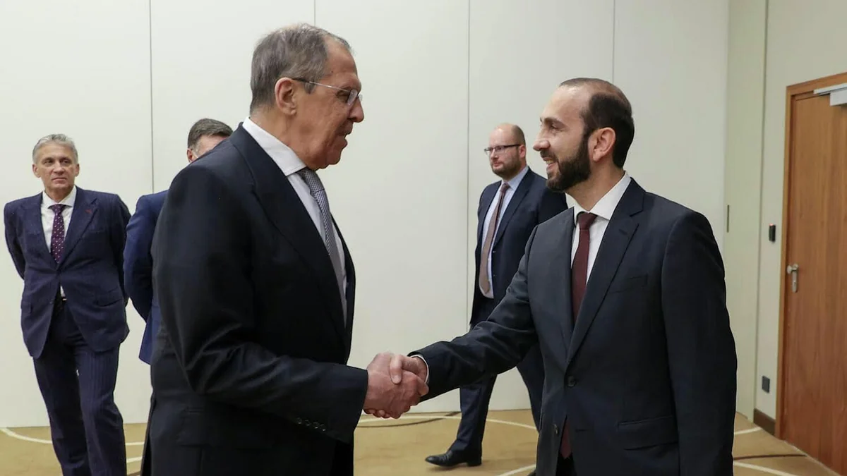 В Москве состоялась встреча глав МИД России и Армении