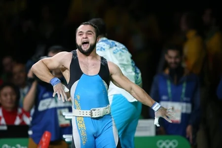 ​Azərbaycanlı ağırlıqqaldıran dünya rekordu vuraraq Olimpiya çempionu olub