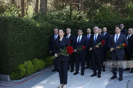 Ümummilli Lider Heydər Əliyevin xatirəsi anılır - FOTOREPORTAJ