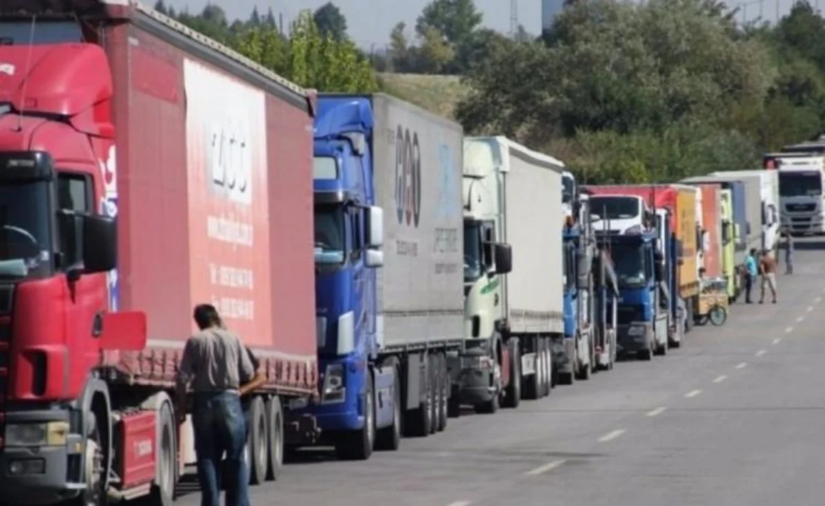 Azərbaycanın gömrük postlarında gözləyən yük maşınlarının sayı 1 600-dən aşağı düşüb