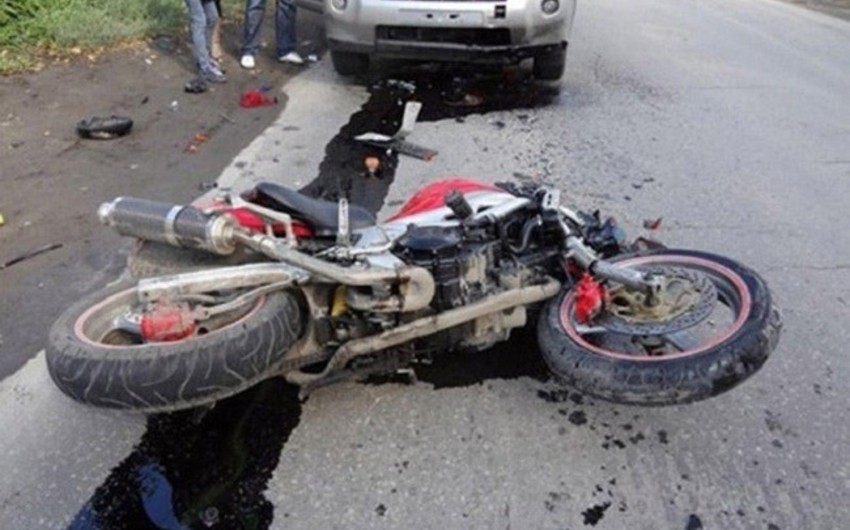 Yevlaxda motosiklet aşıb, xəsarət alan var