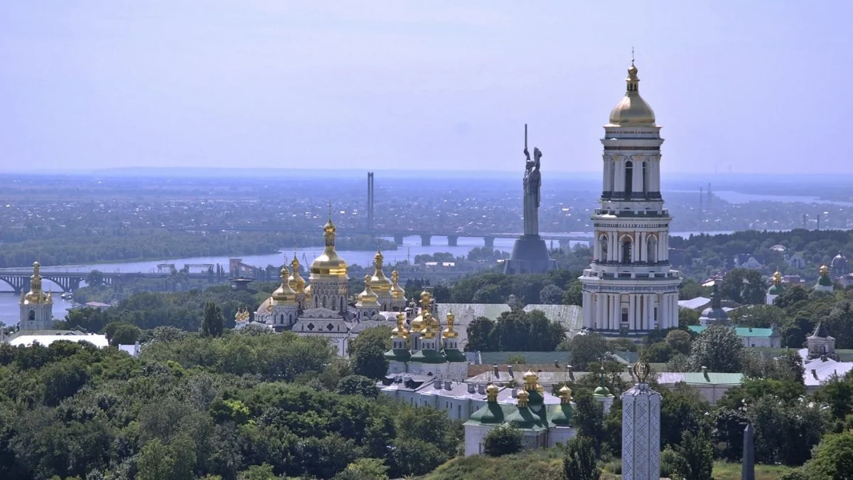 В шести областях Украины объявили воздушную тревогу