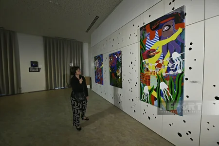Nine Senses Art Centerdə azərbaycanlı rəssam Raminə Səadatxanın fərdi sərgisi açılıb