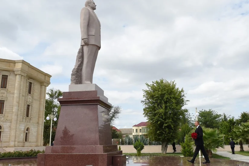 Президент Ильхам Алиев прибыл в Сальянский район