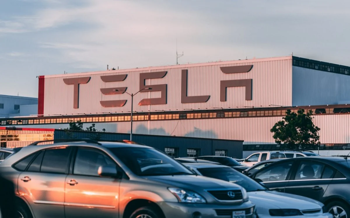 “Tesla” rekord məbləğdə xalis mənfəət əldə edib