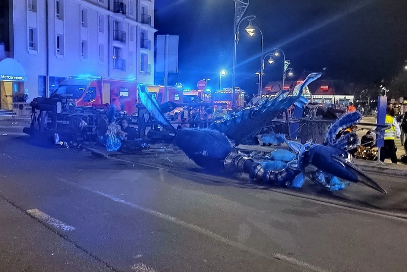 Fransanın şimalında dəmir quş fiqurunun izdihama düşməsi nəticəsində 13 nəfər yaralanıb