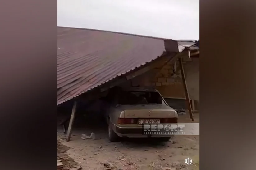 Salyanda güclü külək yaşayış binasının dam örtüyünü uçurub