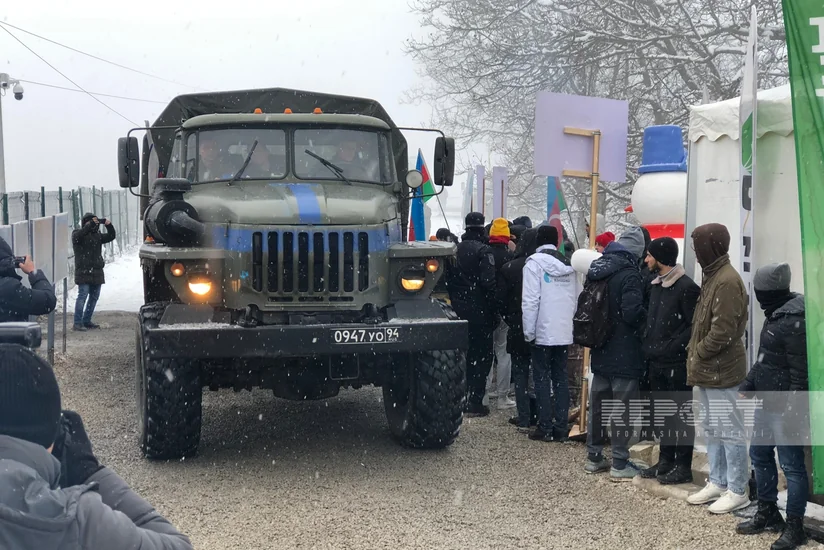 Another supply vehicle of Russian peacekeepers freely move on Khankandi-Lachin road
