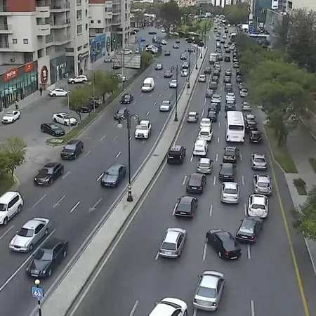 Bakının bir sıra yollarında tıxac yaranıb - SİYAHI