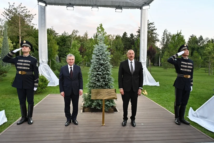 Azərbaycan və Özbəkistan prezidentləri Fəxri qonaqlar xiyabanında ağac əkiblər