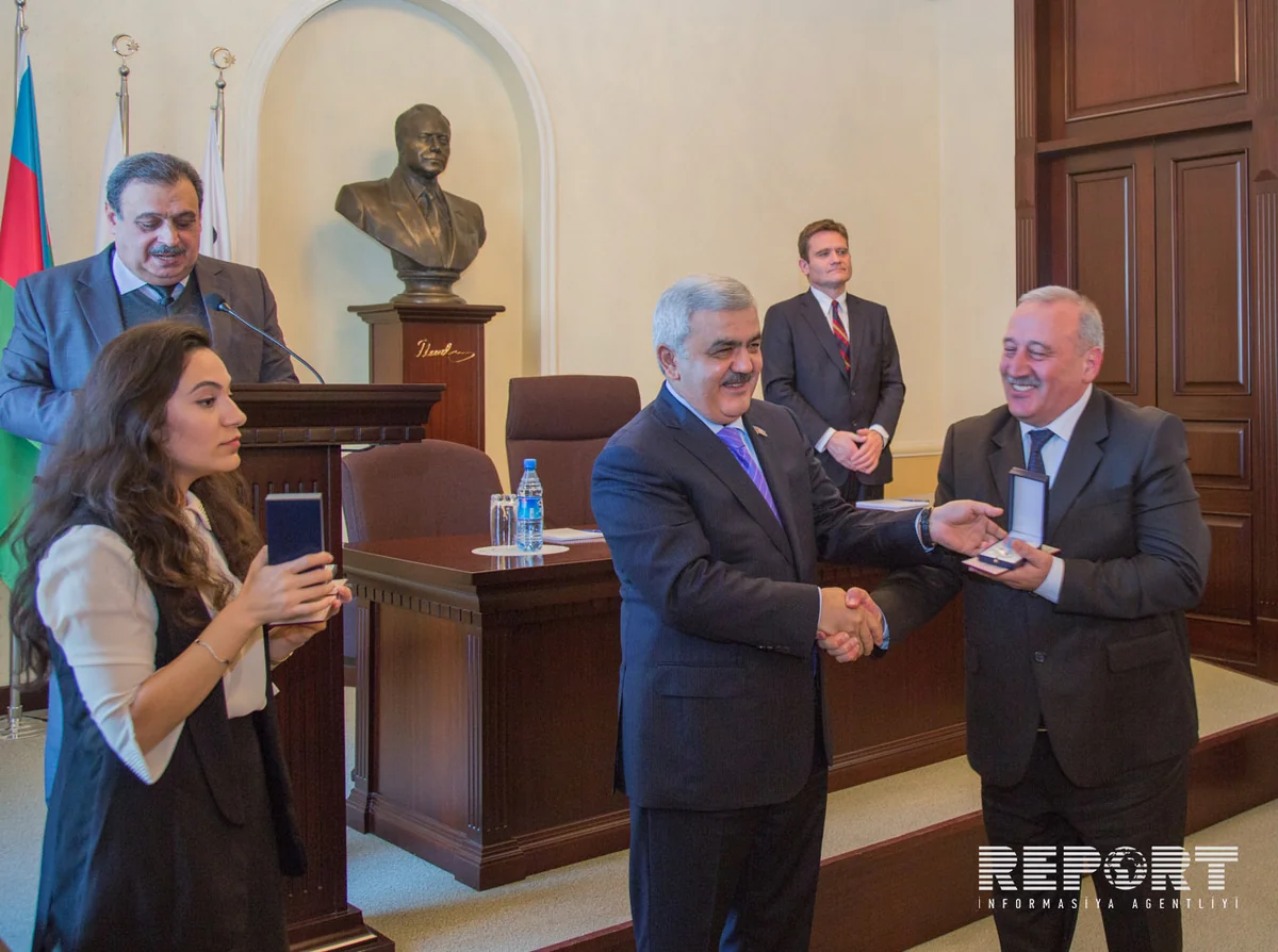 SOCAR-da neftçilərə orden və medallar təqdim olunub